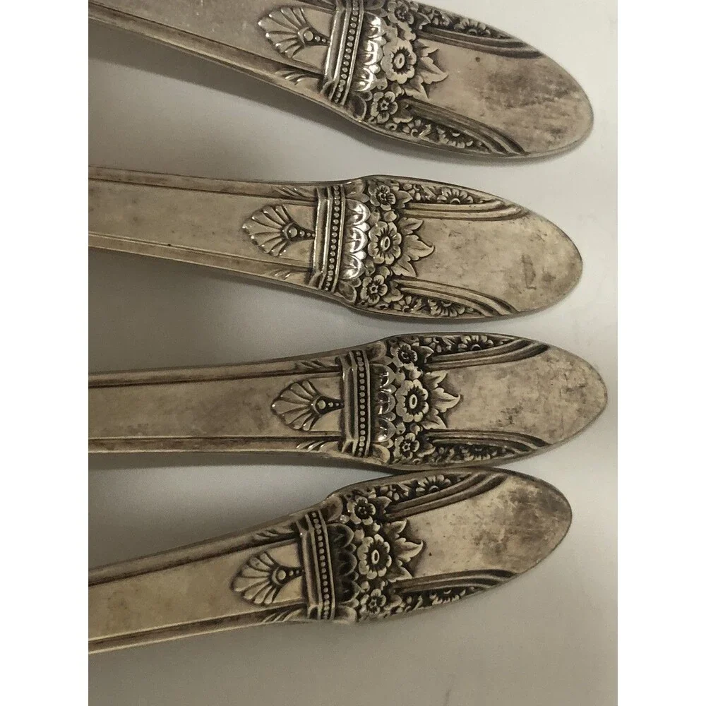 4 1847 Rodgers Bros Salad Forks 6 .75 “ First Love Silverplate